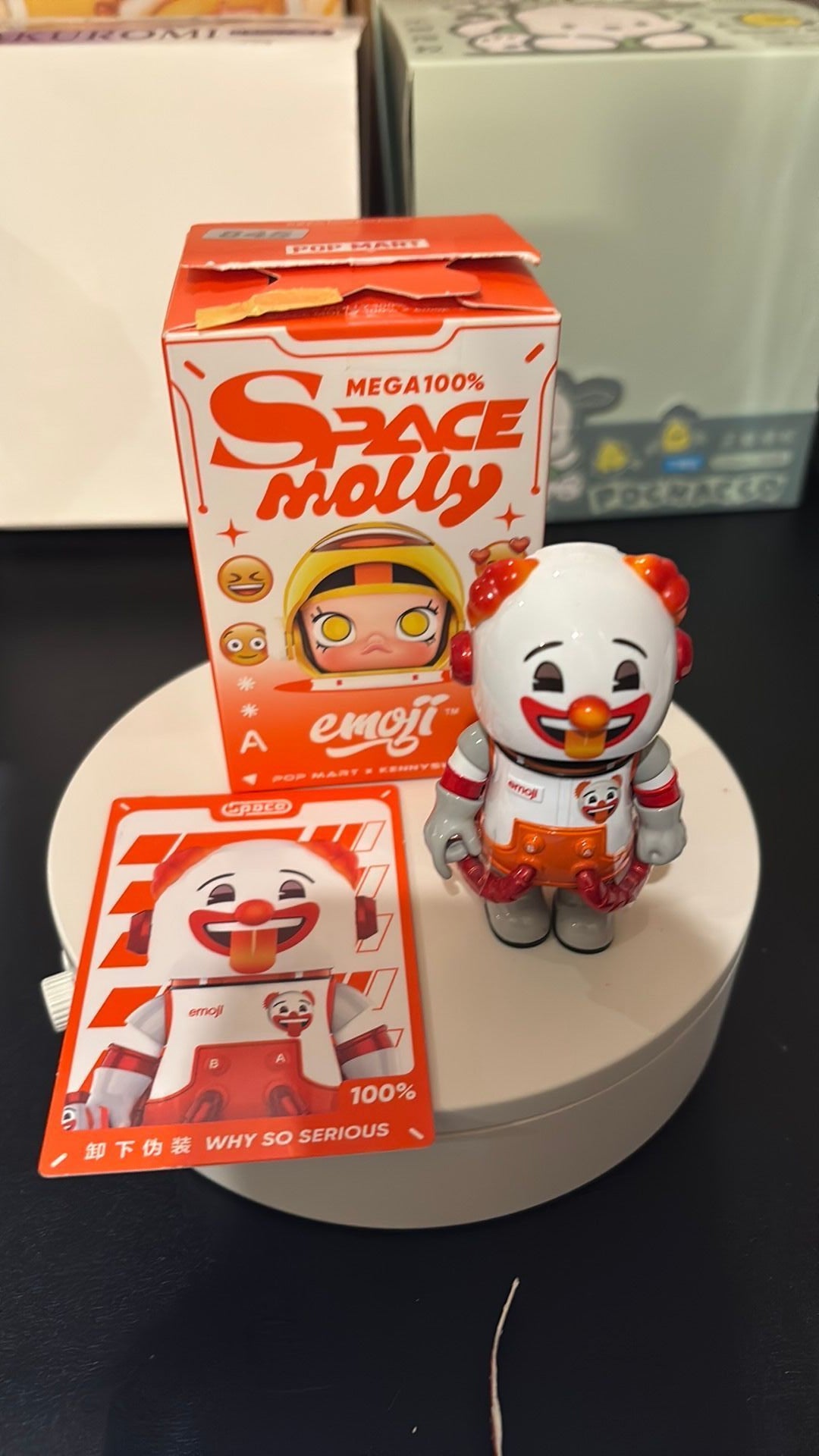 Pop Mart Figurine authentique Mega Space Molly 100 % série Emoji (Pourquoi si sérieux)