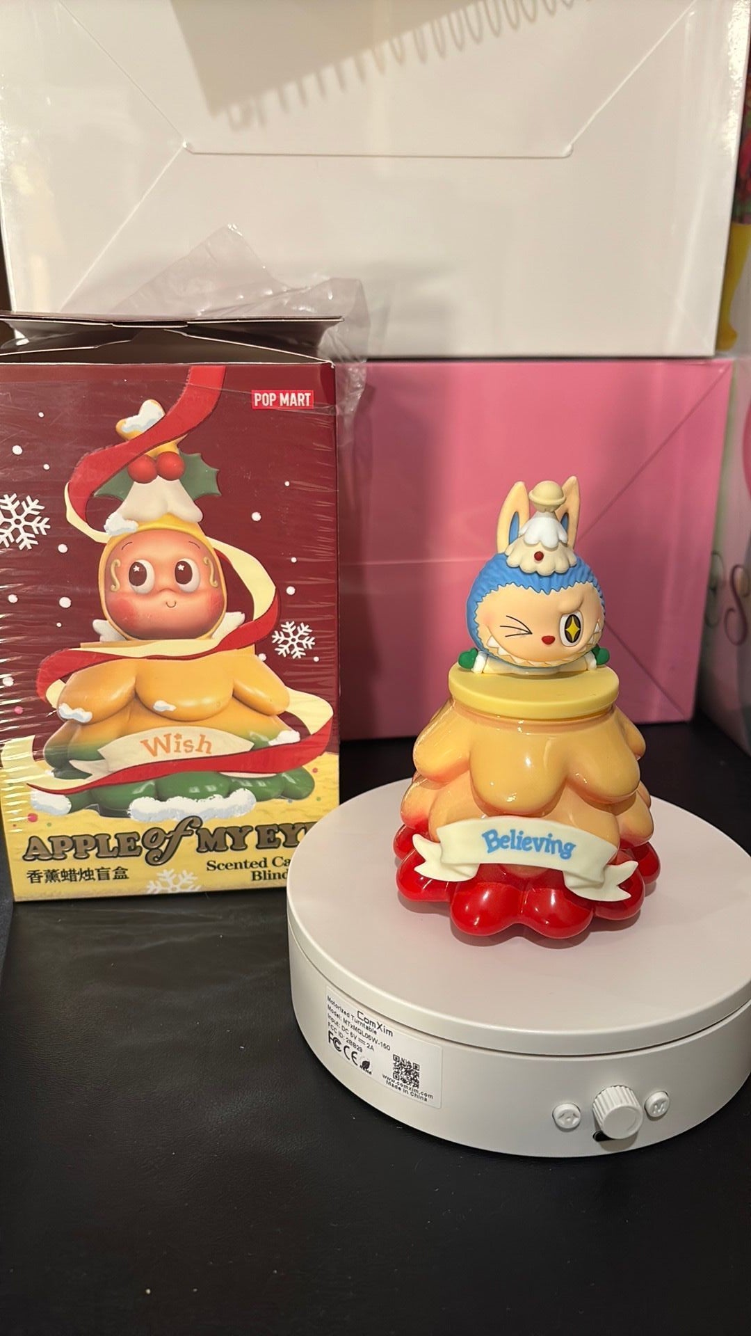 Pop Mart Bougie parfumée Apple of my eye, boîte surprise, cadeau de Noël (Croire)