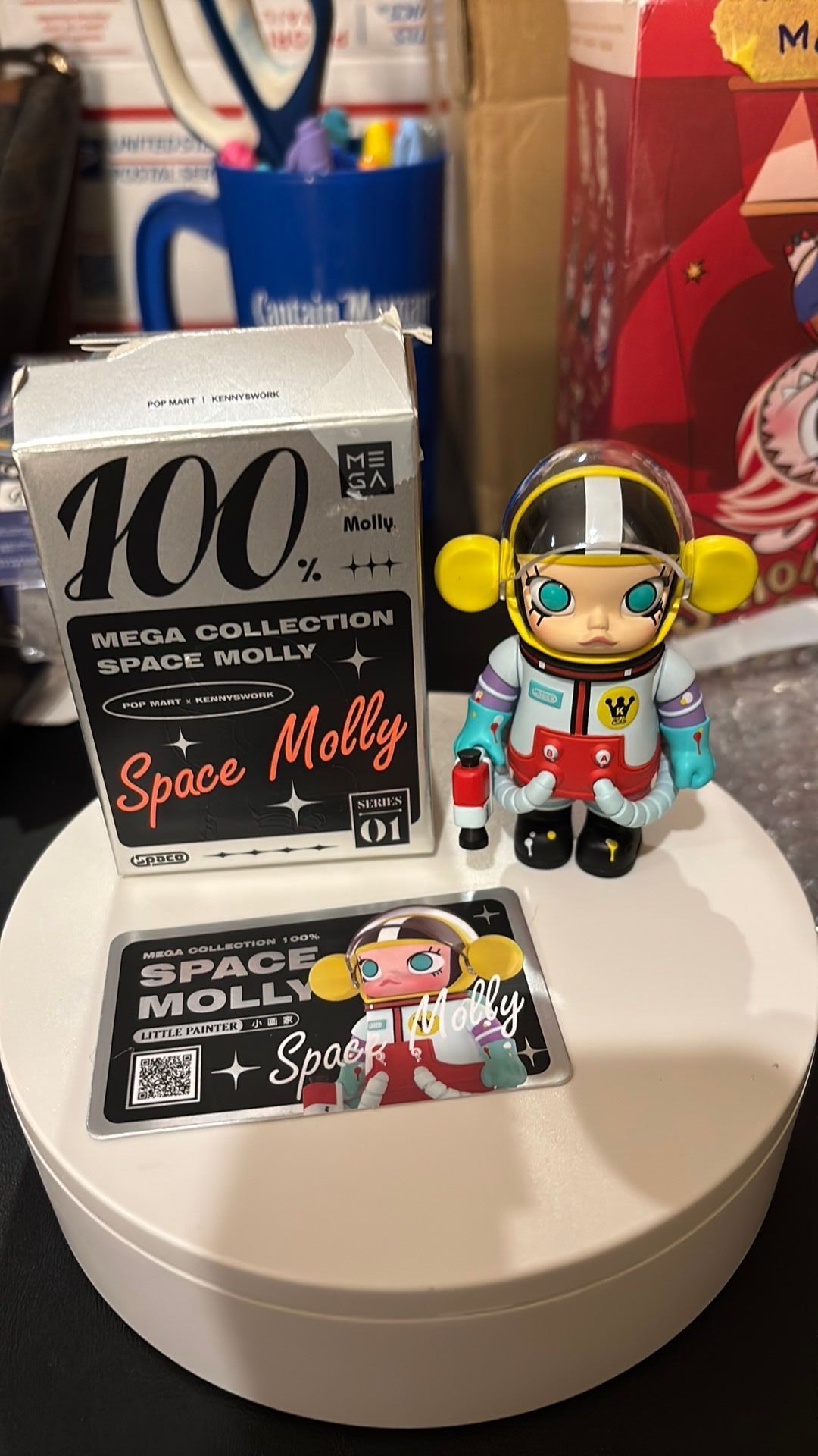 Pop Mart Authentic Mega  Collection 100% Space Molly  Series (Little Painter)