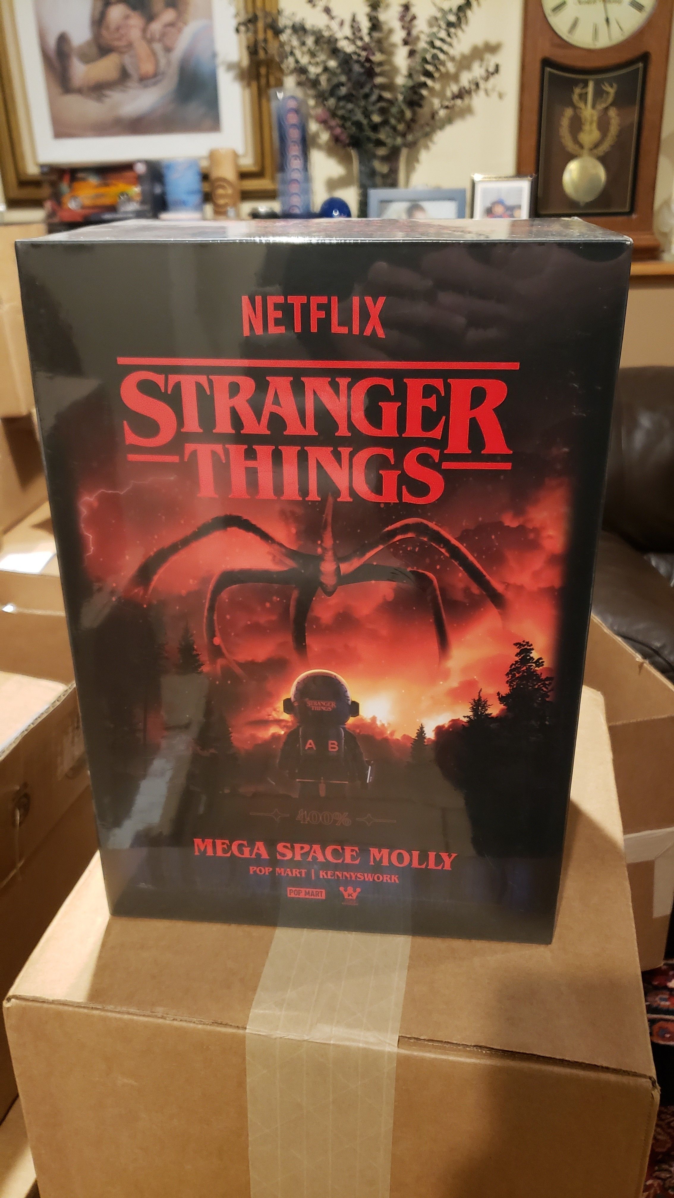 POP MART MEGA SPACE MOLLY 400% Stranger Things Action Figure